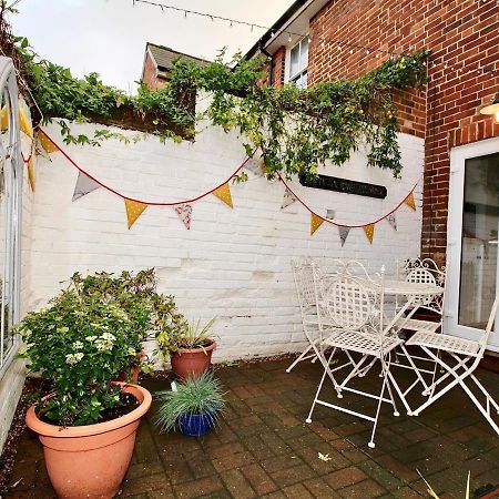 A Character Cottage In Historical Canterbury Bagian luar foto